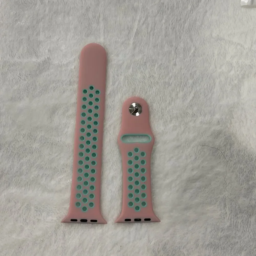 NWOT Apple Watch sports band (42/44)